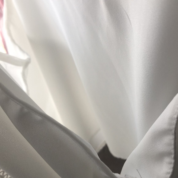 White blouse. Very comfortable and light for summer! - Picture 4 of 4